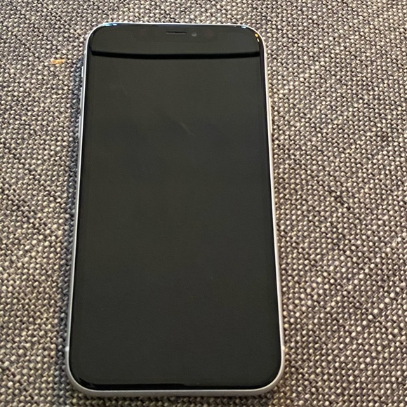 iPhone XR 128GBS for sale. No scratches, no damage - Picture 2 of 2